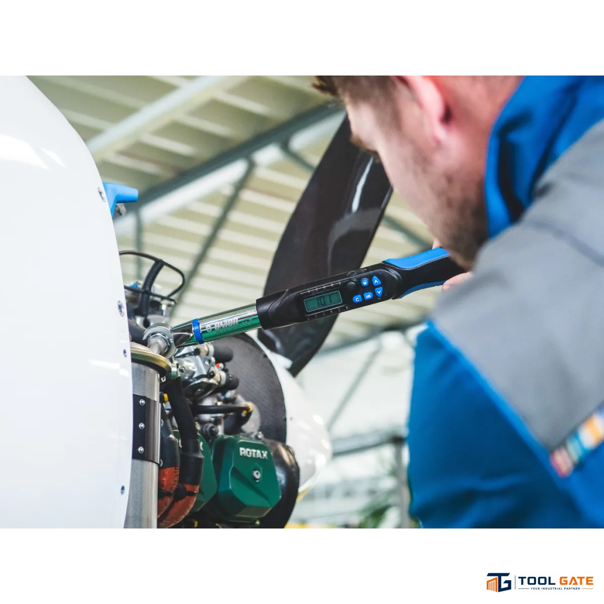 مفتاح عزم ديجيتال - Digital Torque Wrench 1/2 بوصة 10–200 نيوتن متر يونيور سلوفيني موديل 266