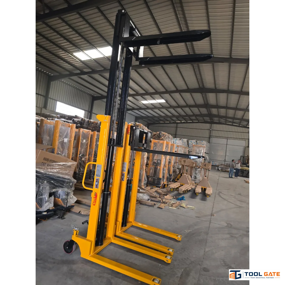 هاند باليت يدوى حمولة 1.5 طن ارتفاع 3 متر بستم المانى CLARK TEC